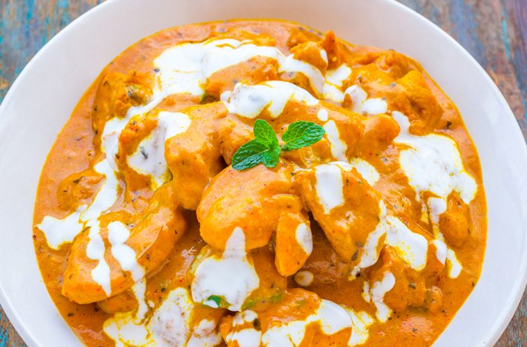 Pollo marinado con yogur picante