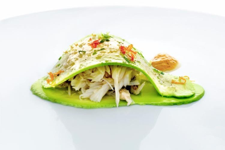 Barquitas de aguacate con marisco