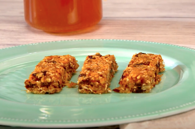 Barritas energéticas con frutos secos y cereales olvidados por el armario