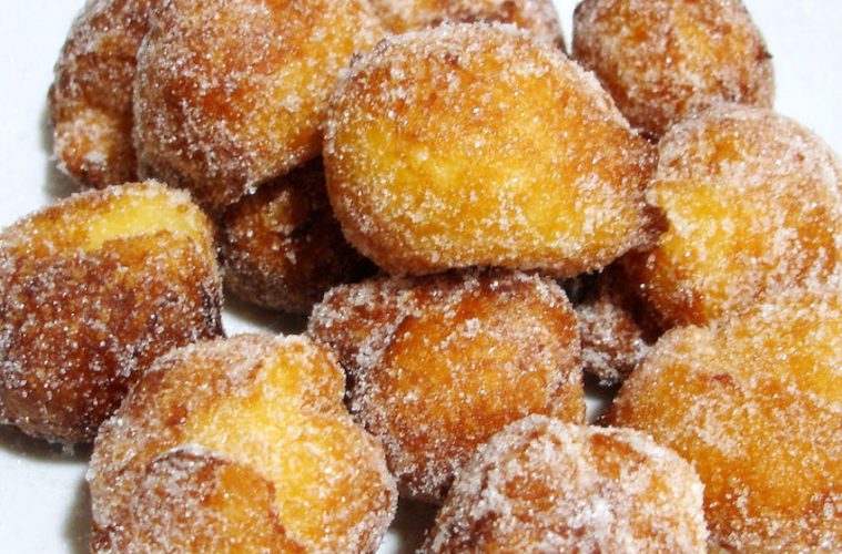 Buñuelos y huesos de santo, los dulces preferidos por los madrileños en estas fechas