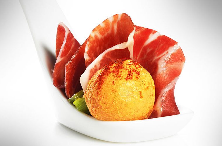 Cucharitas de mousse de pimientos con jamón