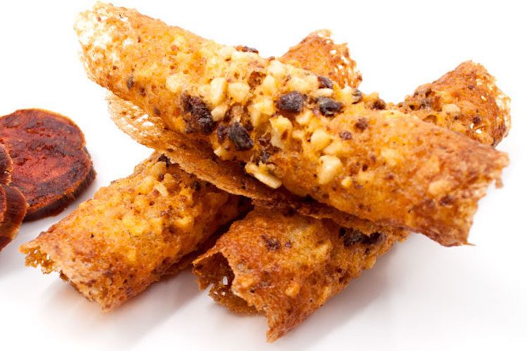 Crujientitos de chorizo y almendra