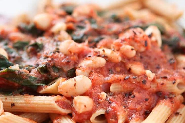 Pasta con acelgas y tomate natural