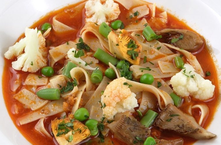 Tallarines con rebozuelos y sobrasada