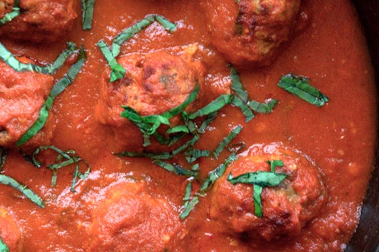Albóndigas de sardinas frescas sobrantes con tomate
