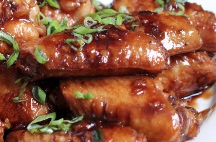 Alitas de pollo sobrantes con salsa Worcestershire