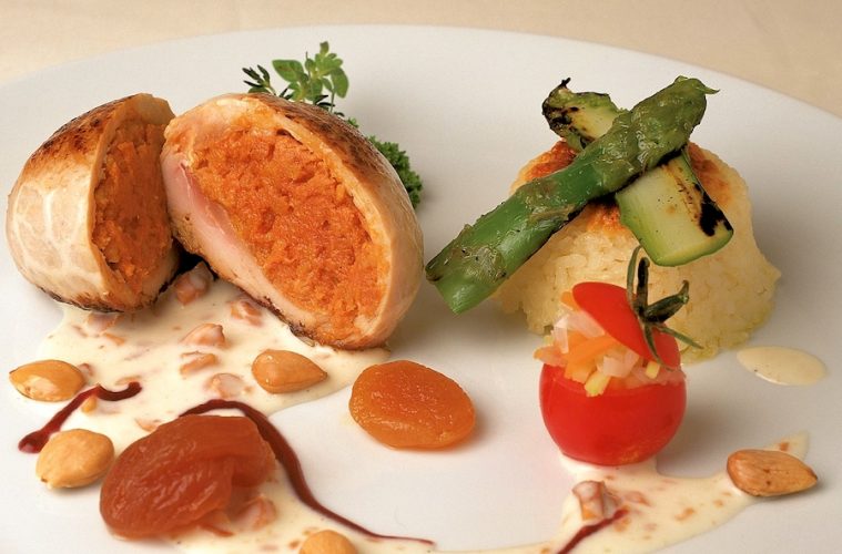 Pechuga de pavo rellena de sobrasada y albaricoques secos