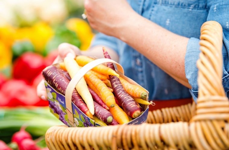 Los precios de los alimentos en el mercado en la semana de Navidad