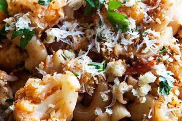 Pasta con coliflor, romero y salvia