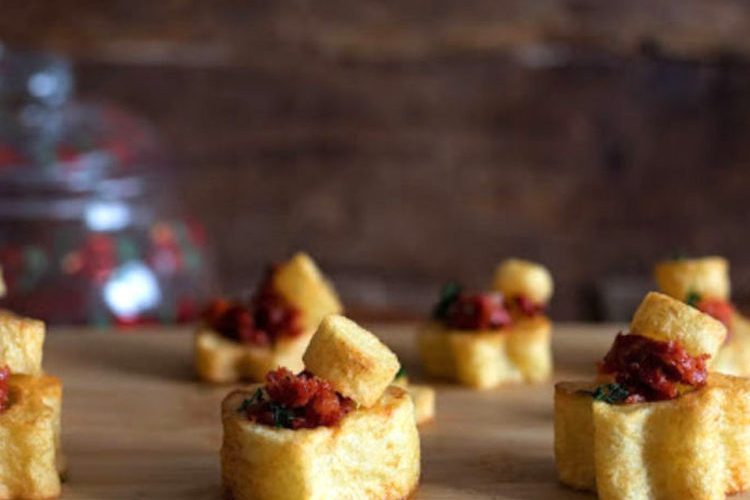 Patatitas individuales con chorizo y cebolla caramelizada