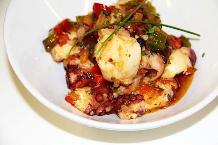 Pulpo a la cazuela con patatas y verduritas