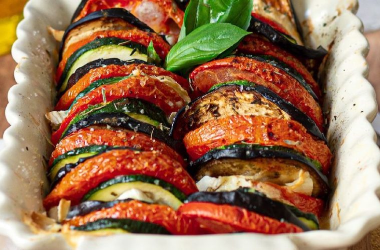 Tian de verduras que nos interese acabar con queso de cabra