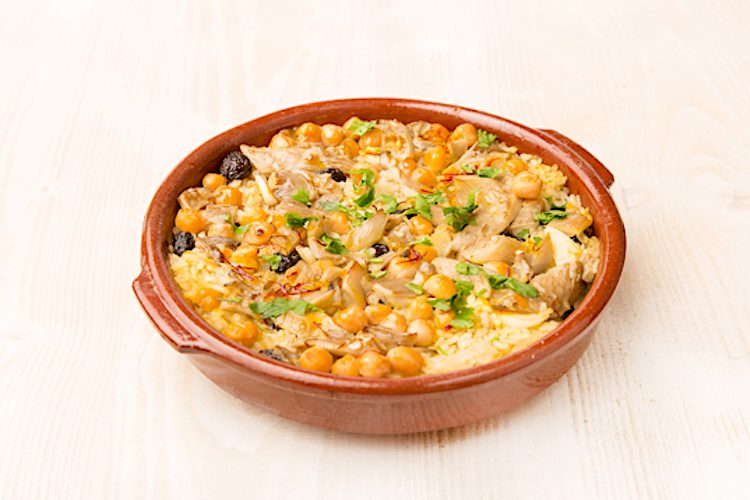 Cazuela de arroz al horno con garbanzos y setas