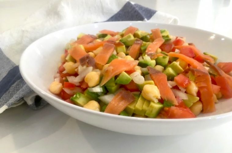 Ensalada de garbanzos sobrantes y aguacate