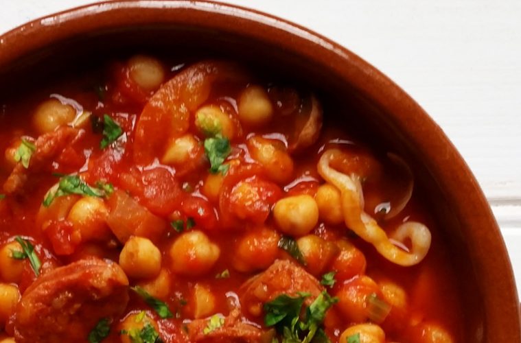 Garbanzos sobrantes con calamares conserva