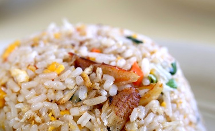 Arroz tres delicias con carne sobrante de ayer