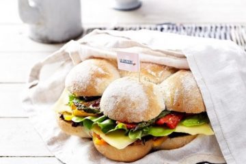 Bocadillitos de queso y restos de verduras