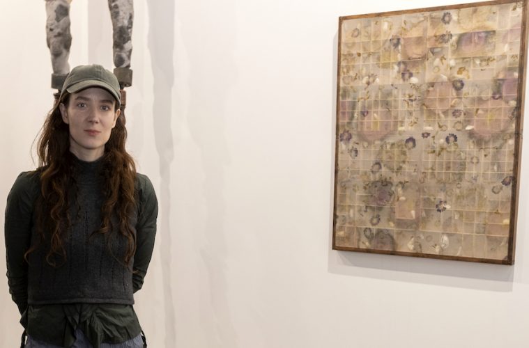 En la palma de sus manos, de Mónica Mays, ganadora del Premio illy SustainArt 2024