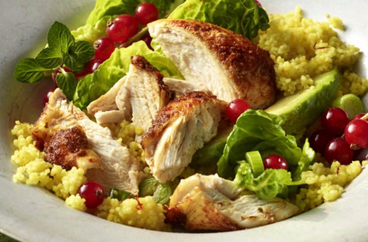 Ensalada de pollo con aliño de grosellas y cuscús
