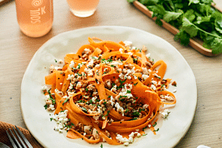 Ensalada de zanahoria, queso y frutos secos con vinagreta de Pedro Ximénez