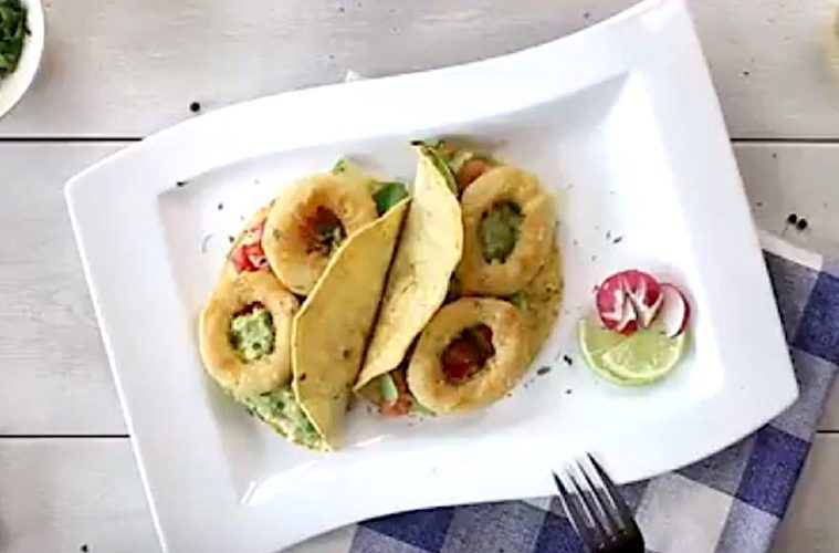 Tacos con calamares romana sobrantes y guacamole