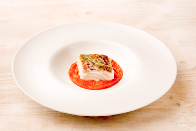 Bacalao al horno con salsa romescu