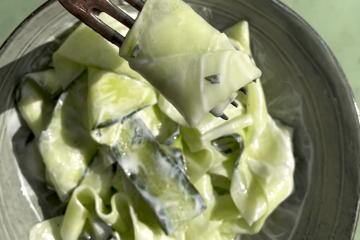 Ensalada de pepino maduro y yogur