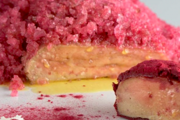 Foie gras asado en costra de sal de vino