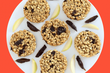 Galletas de arroz inflado con manzana y ciruelas pasas