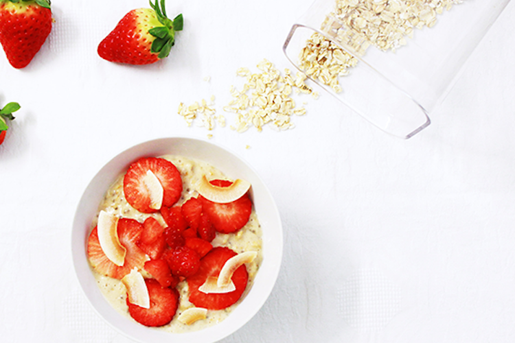 Porridge con fresas sobrantes