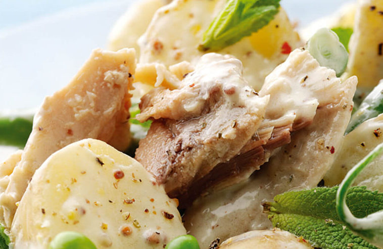 Ensalada de patata cocida sobrante con caballa en conserva