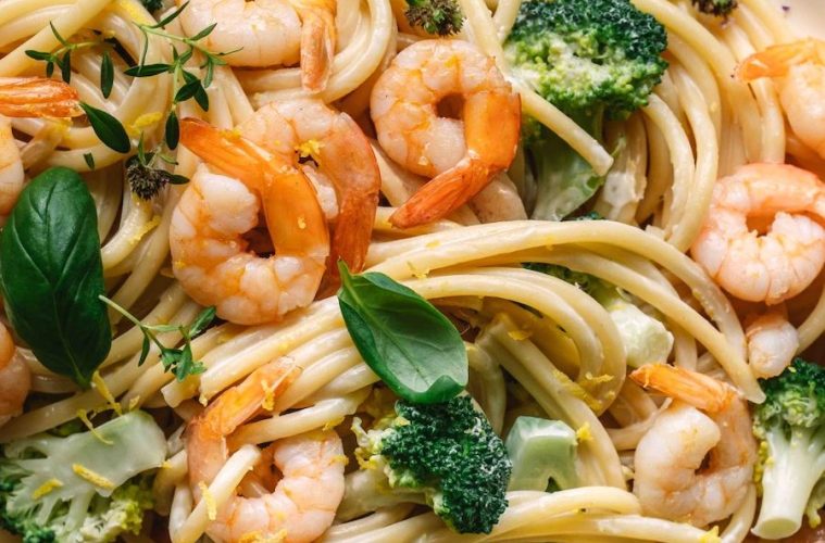 Espagueti con gambas y brócoli
