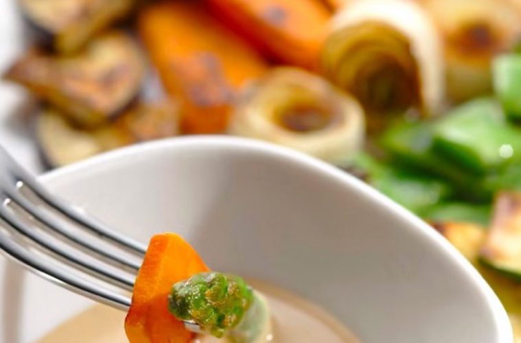 Fondue de salsa de foie gras con verduritas a la plancha