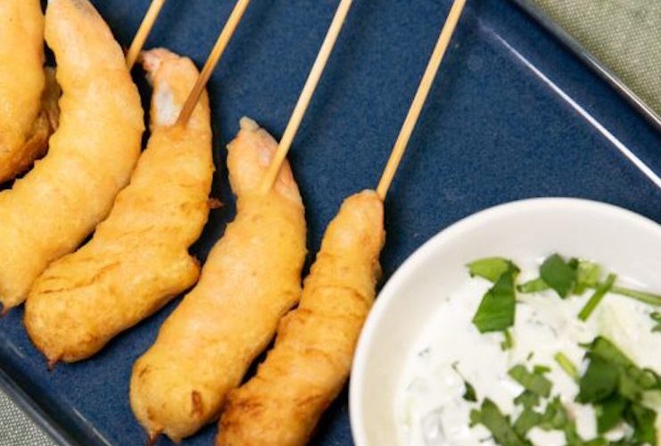 Langostinos en tempura de harina de garbanzo con salsa de yogur