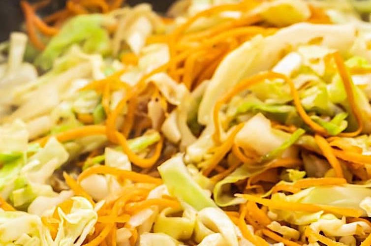 Wok oriental con repollo sobrante