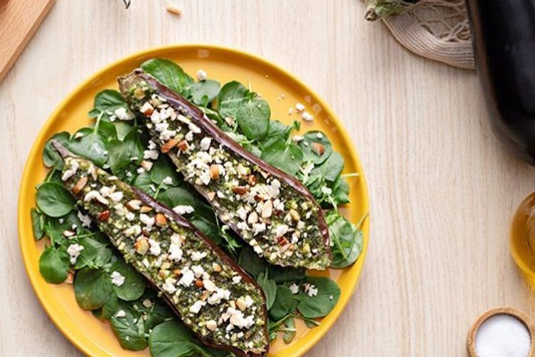 Berenjena asada con pesto de berros sobrantes