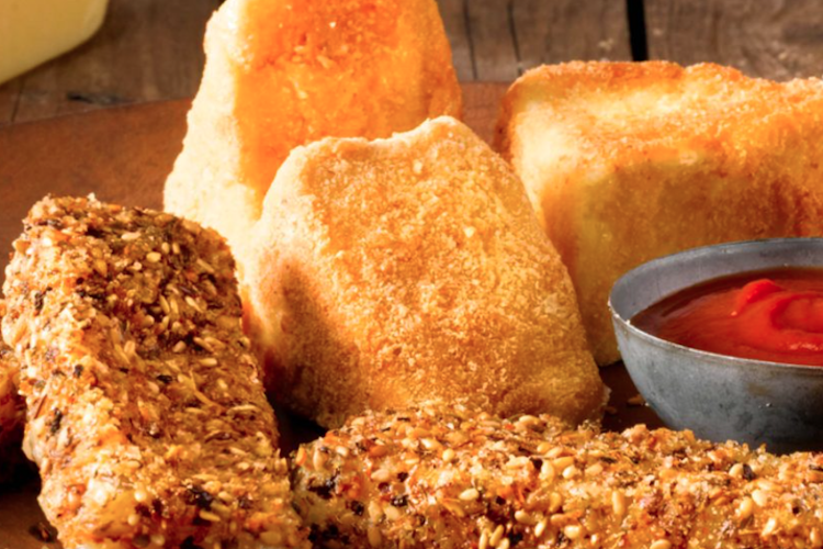 Bocaditos de camembert y cheddar empanados