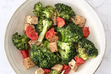 Brócoli con tofu sobrante y frutos secos
