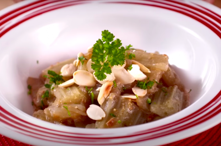 Cardo con salsa de almendras