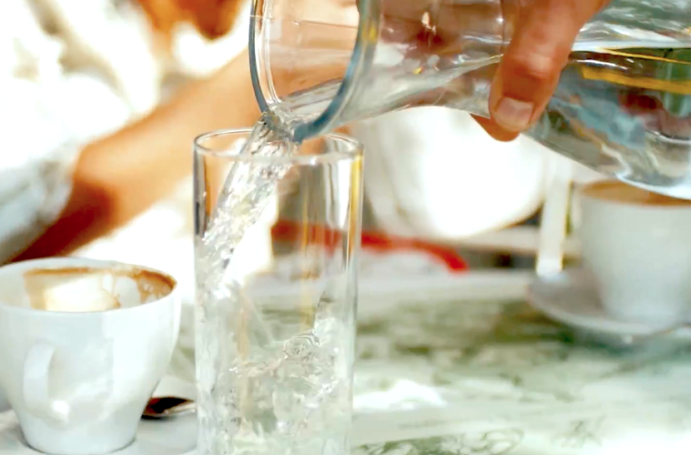 Iniciativa para incentivar el consumo de agua del grifo en los restaurantes madrileños