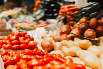 Los alimentos básicos, incluido el aceite de oliva, se mantendrán al 0 % de IVA