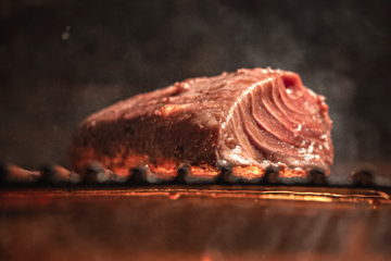 Morrillo de atún rojo a la parrilla con patatas asadas- Foto Balfegó