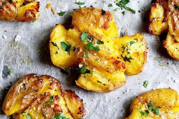 Patatas aplastadas con ajo y perejil