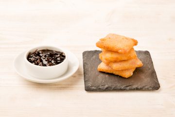 Sanjacobitos de lacón y cebolla caramelizada