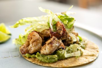 Tacos de langostinos con salsa toreada