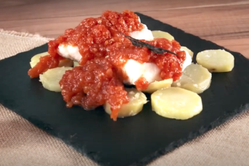 Bacalao confitado con mermelada de tomate casera