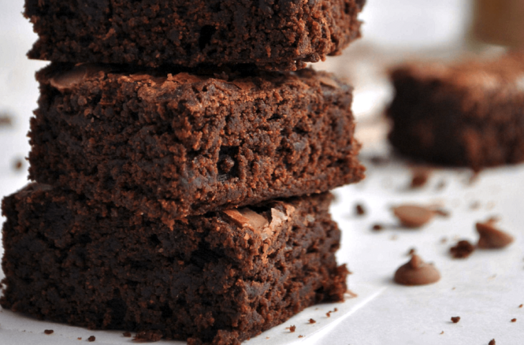 Brownie de aguacate maduro