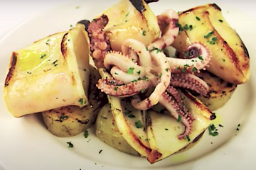 Calamar a la parrilla, con patatas o ensalada