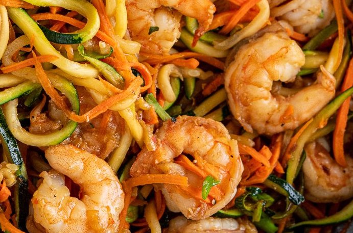 Noodles con langostinos sobrantes