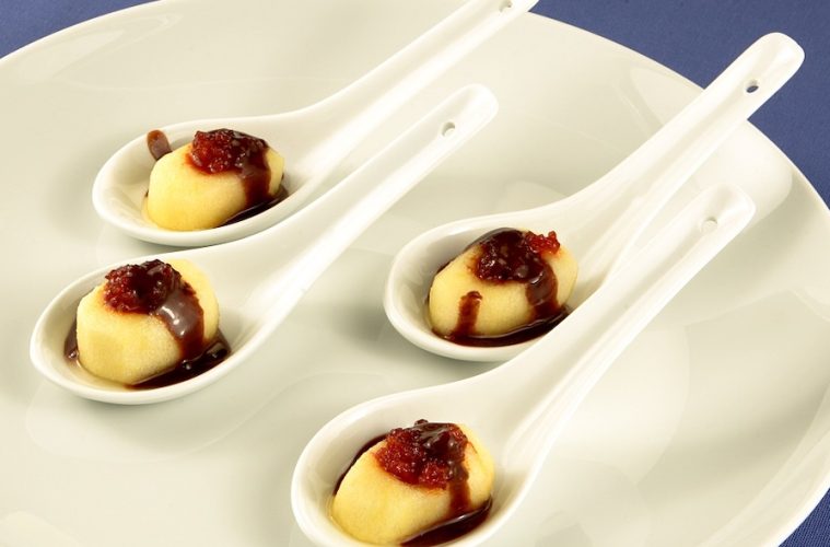 Postre de manzana al horno con moscatel y sobrasada